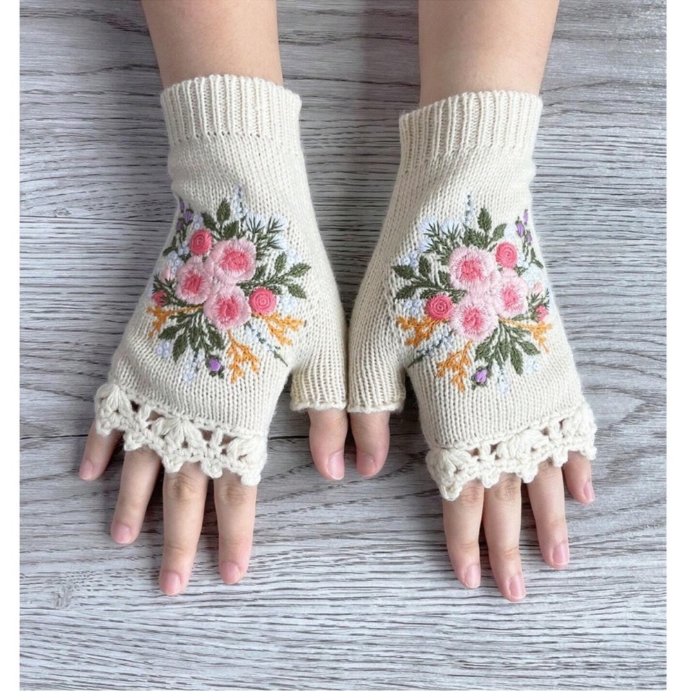 Cozy Floral Embroidered Fingerless Mittens